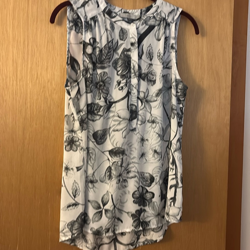 Dalia Size M Semi Sheer Sleeveless Blouse Gray White Floral V-Neck Pullover